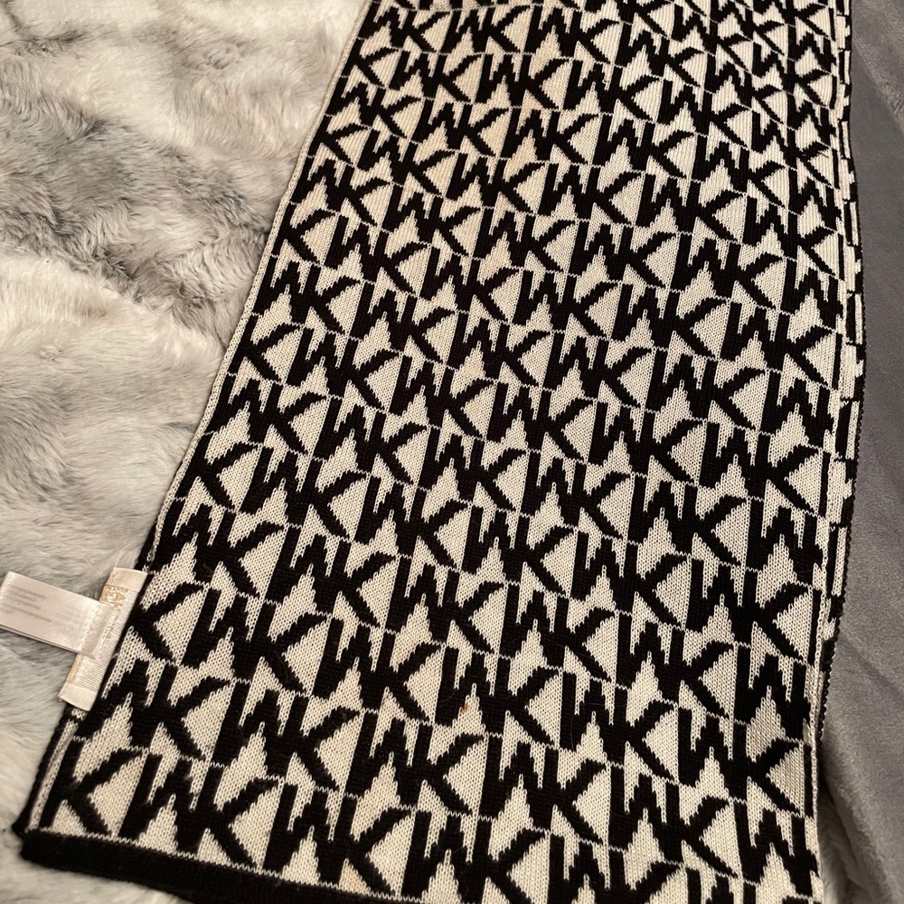 MK black and white logo scarf !